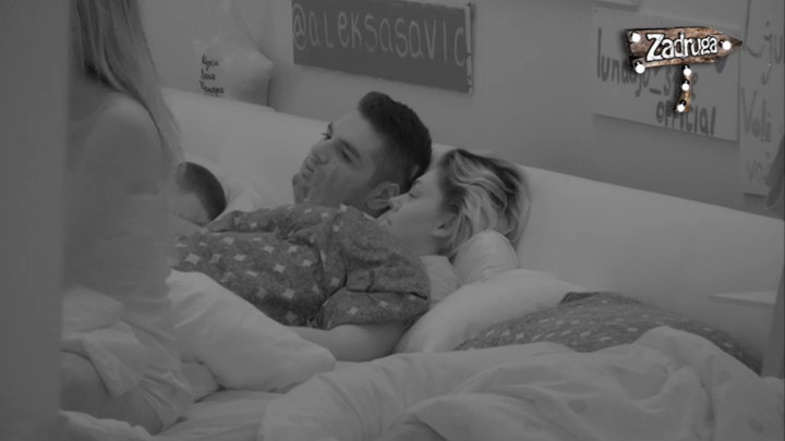 ПРАВИО СЕ ДА ЈОЈ ЈЕ ДРУГ?! Тома бирао између Станије и Луне, па признао да би пре имао се*с са њом! (ВИДЕО)